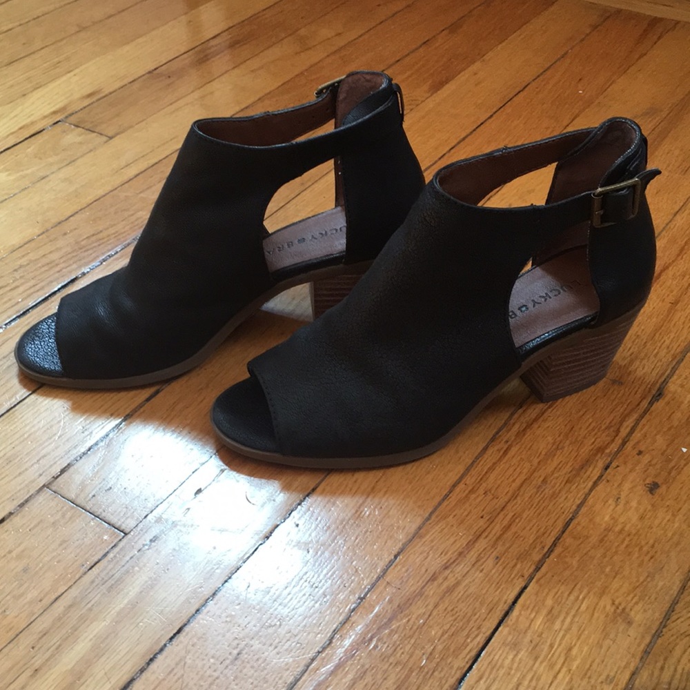 Lucky Brand BARIMO cut out booties